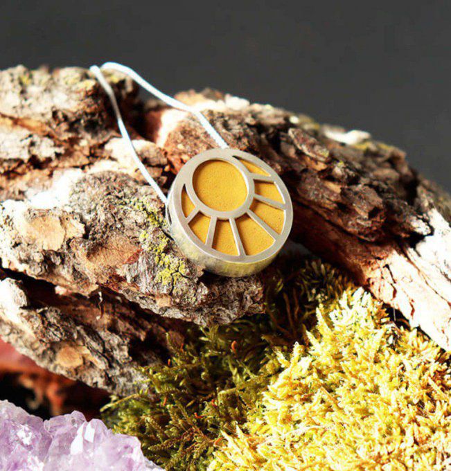 Pendentif cuir solaire