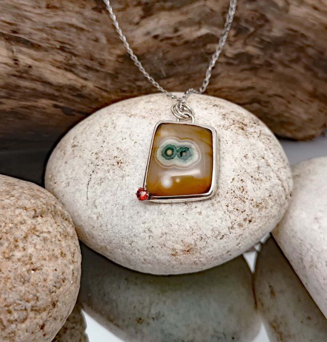 Pendentif jaspe et grenat 